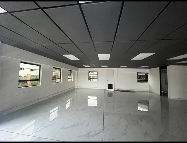 267M² OFFICE TO LET IN MEADOWDALE
